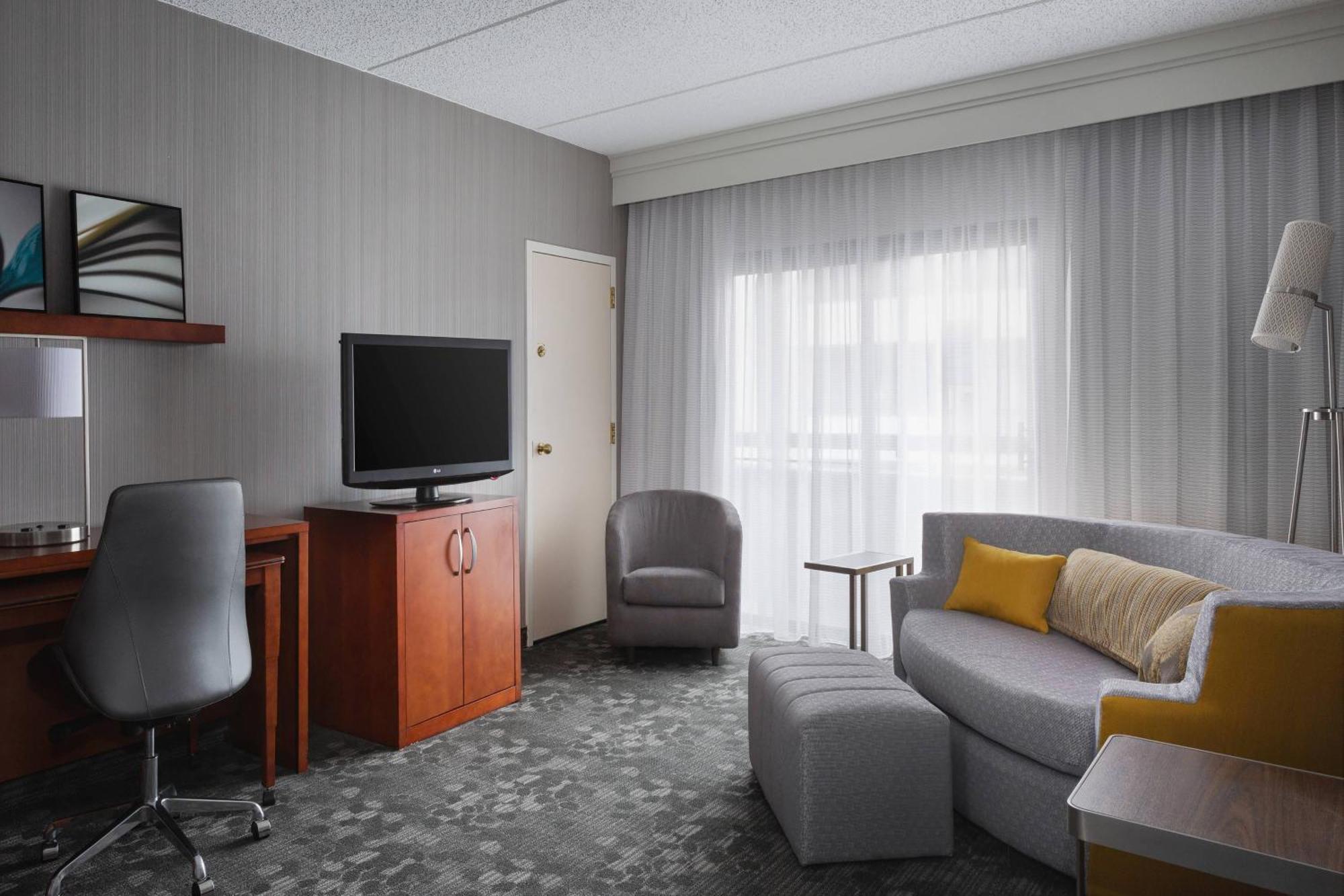 Courtyard Philadelphia Hotel 3*